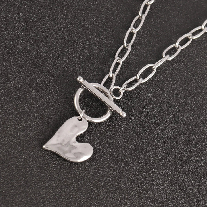Elora™ | Collana Cuore martellato con chiusura a toggle